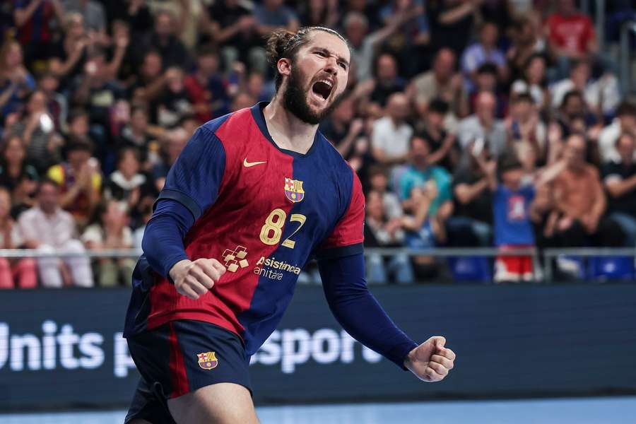 Luis Frade du FC Barcelona célébrant un but en Ligue des champions faec à Szeged.