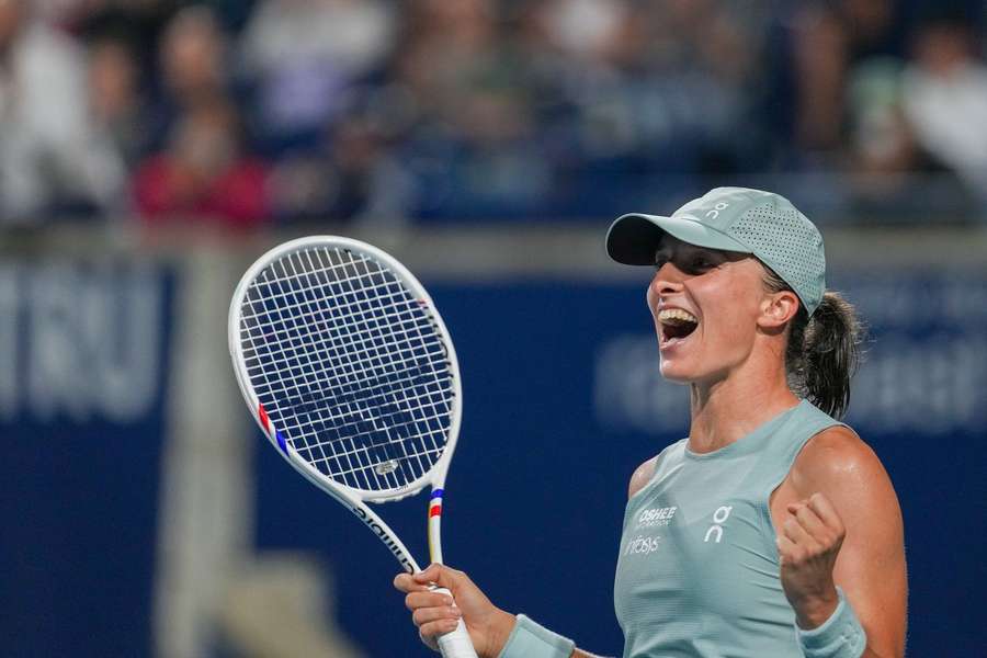 Tenis Flash: Świątek zagra z Rybakiną w finale w Toronto. Amerykański mecz o tytuł w Montrealu Tenis Flash: Świątek zagra z Rybakiną w finale w Toronto. Amerykański mecz o tytuł w Montrealu