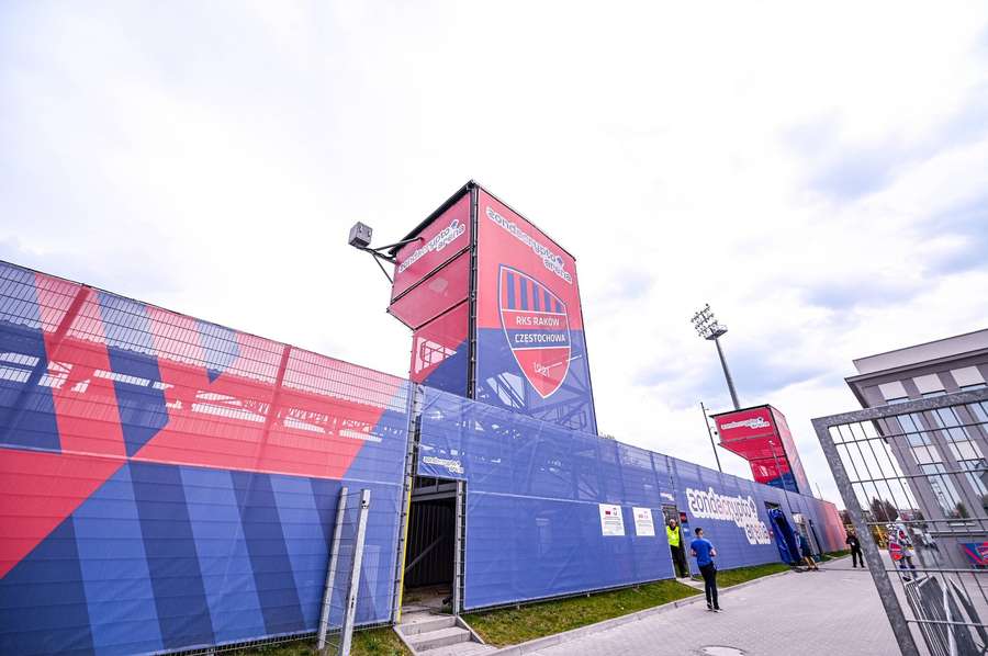 Raków ma nowego sponsora, coraz mniej symboli Zondacrypto: sukcesywnie zdejmujemy oznaczenia