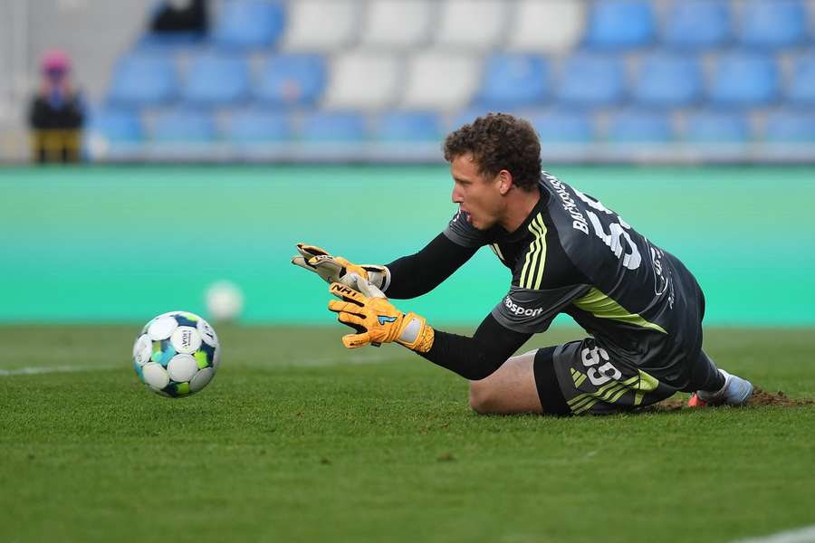 Brankář Dukly Hugo Jan Bačkovsý byl přeřazen do rezervy.
