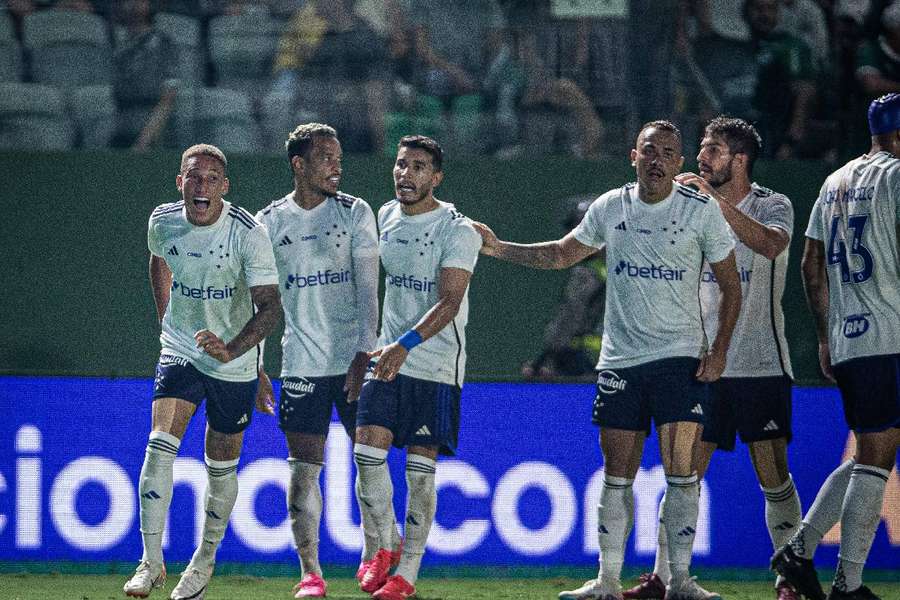 Jogadores do Cruzeiro respiraram de alívio com o golo de Robert