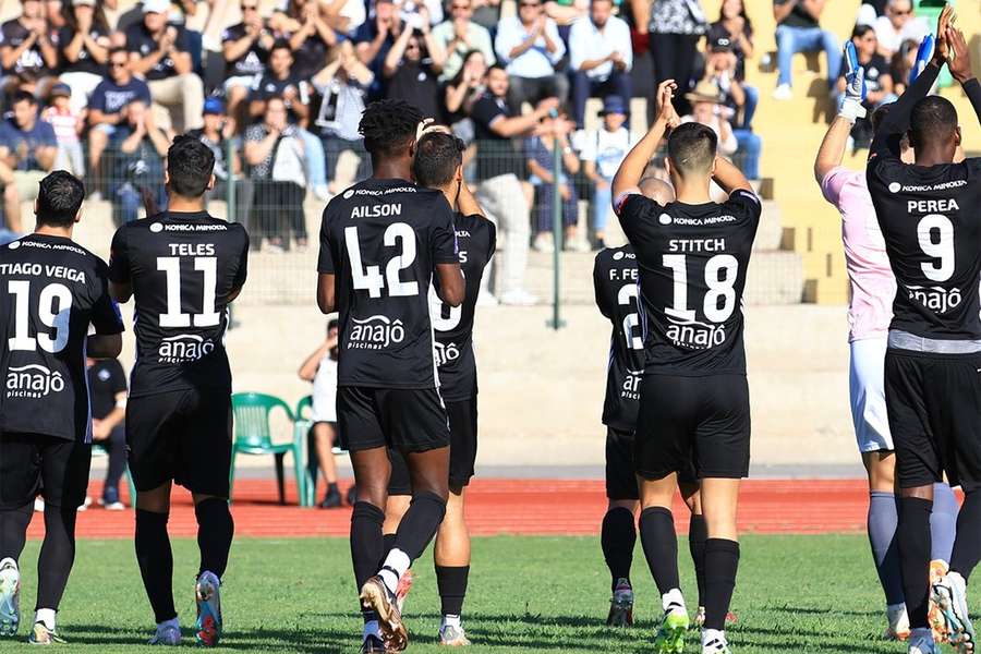 Académica precisou do prolongamento para eliminar velho rival União de Coimbra (3-0)