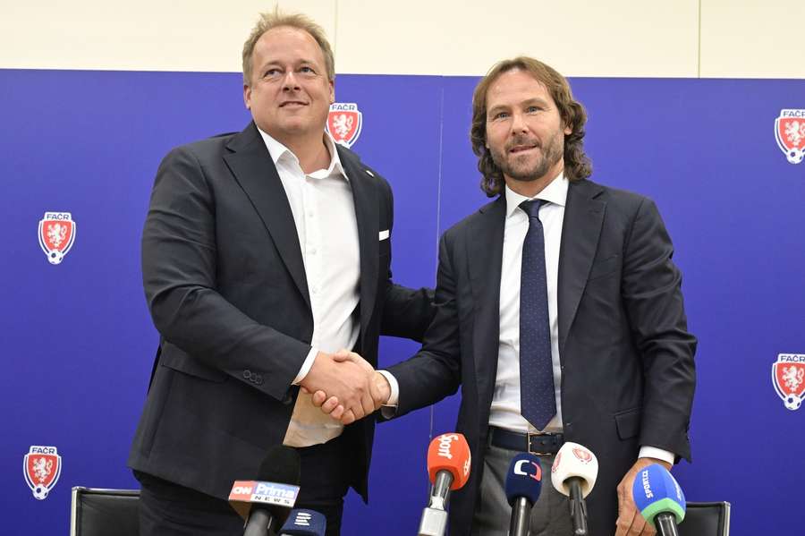 David Trunda s Pavlem Nedvědem na tiskové konferenci v sídle FAČR na Strahově. 