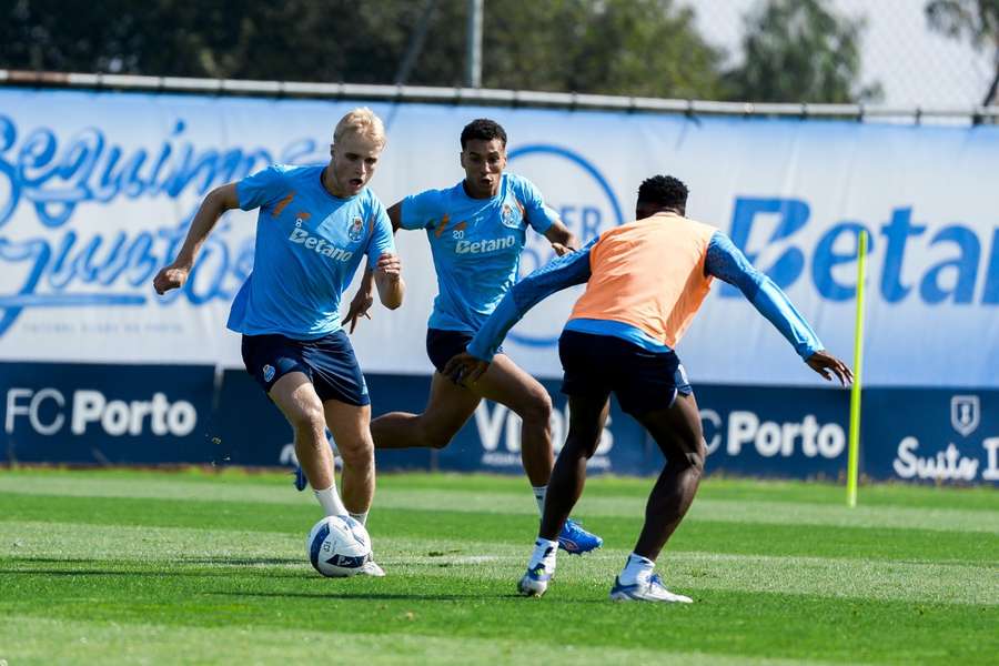Victor Froholdt e Alberto Costa são reforços para esta temporada