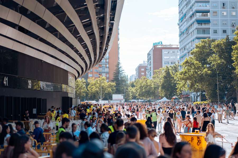 Alrededores del Bernabeu, antes del concierto de Taylor Swift