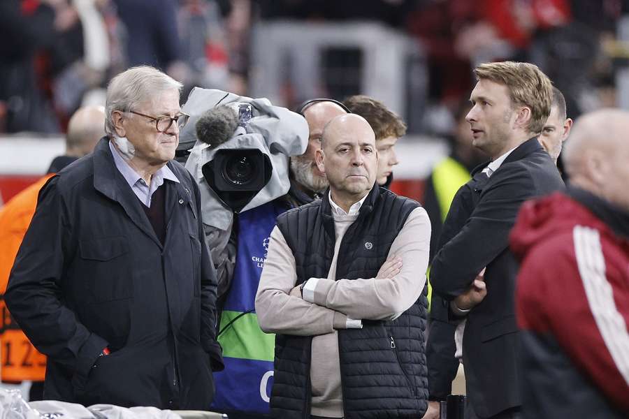 Rolfes (r.) und Carr (m.) wollen Bayer in den nächsten Jahren wieder zur Meisterschaft führen Rolfes (r.) und Carr (m.) wollen Bayer in den nächsten Jahren wieder zur Meisterschaft führen