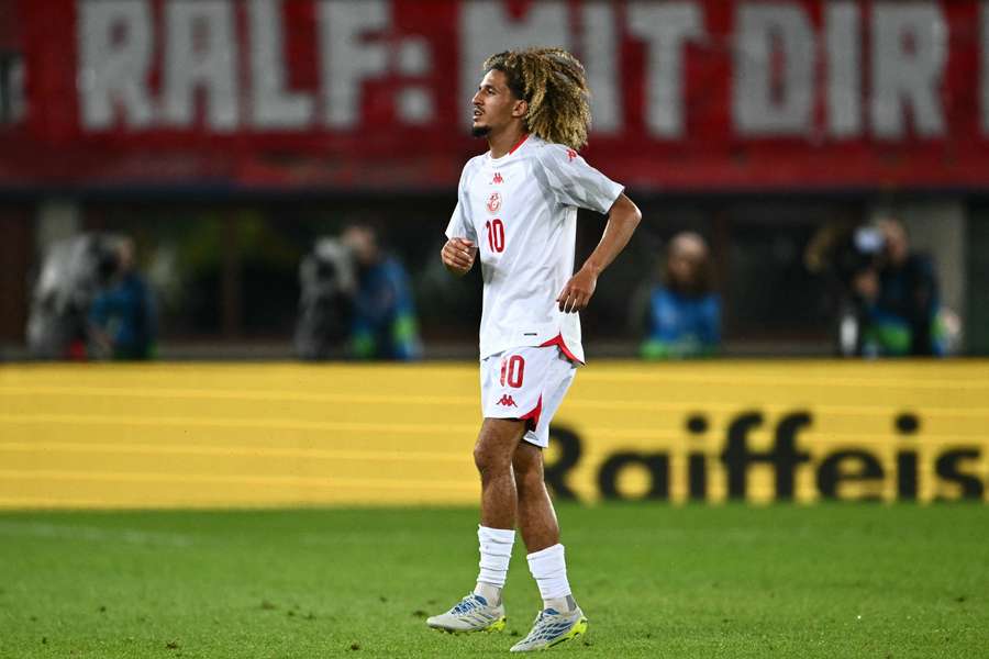 Hannibal Mejbri quitte la pelouse lors du match amical entre l'Autriche et la Tunisie, le 1er juin 2026 à Vienne.