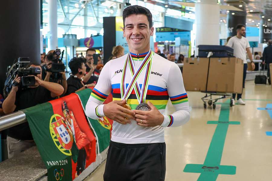 Iúri Leitão à chegada ao aeroporto Humberto Delgado, em Lisboa