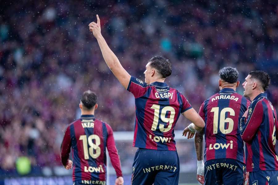 Levante celebrate against Mallorca