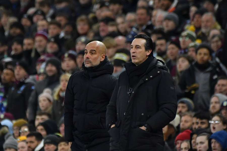 Esta foi a primeira vitória do técnico Unai Emery (à direita) em confrontos diretos contra Pep Guardiola