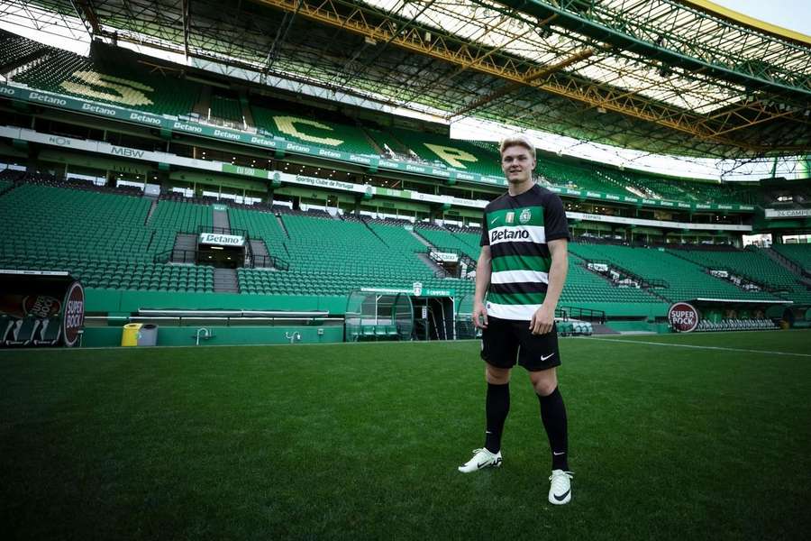 Conrad Harder oficializado como reforço do Sporting