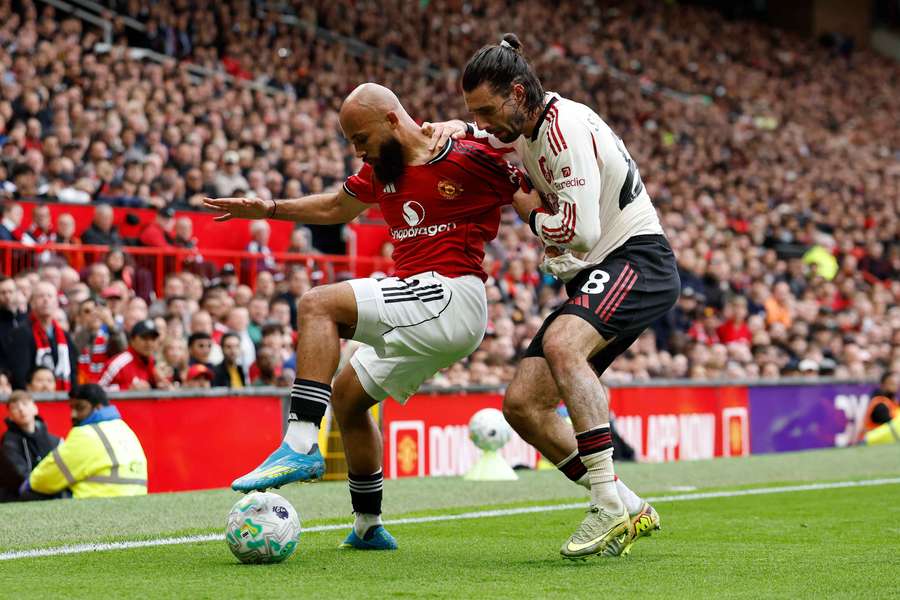 Man United's Bryan Mbeumo jostling with Liverpool's Dominik Szoboszlai