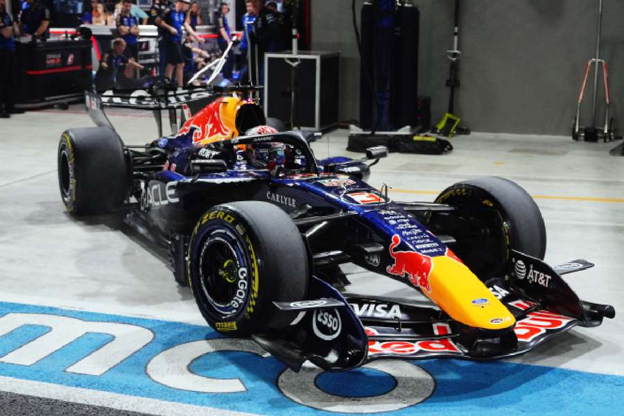 Max Verstappen în acțiune în cursa sprint Max Verstappen în acțiune în cursa sprint