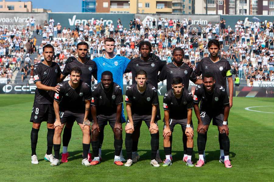 O onze do Chaves num jogo de preparação