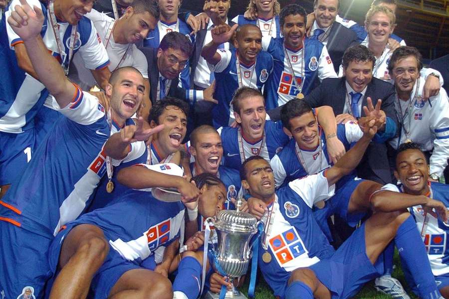 Pepe festeggia la vittoria della Supercoppa con l'FC Porto