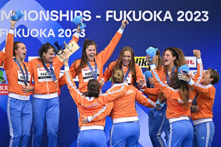 Waterpolosters vieren de wereldtitel