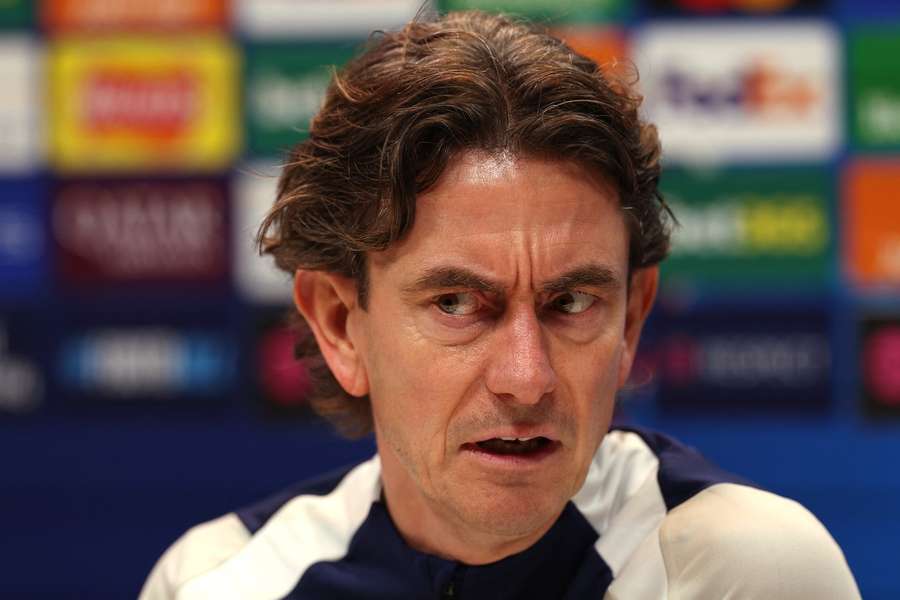 Frank responde aos rumores sobre o seu despedimento: Se estiveres encostado à parede, lutas!