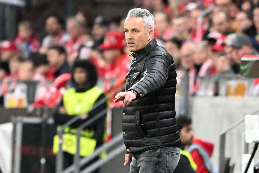 Janotka si uvědomuje sílu soupeře.