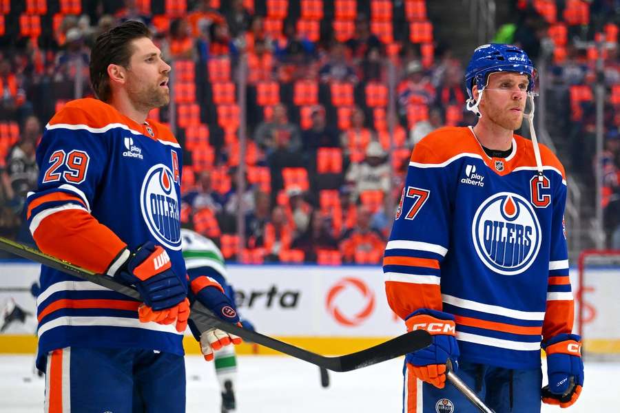 Draisaitl (l.) und McDavid (r.) Draisaitl (l.) und McDavid (r.)