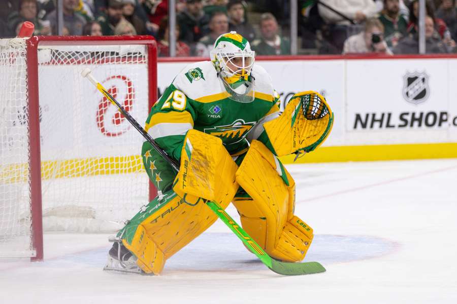 Fleury je štvrtý brankár v histórii, ktorý v základnej časti NHL odchytal aspoň 1000 zápasov.