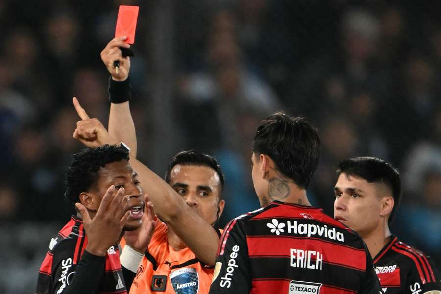 Gonzalo Plata foi expulso em Racing 0x0 Flamengo