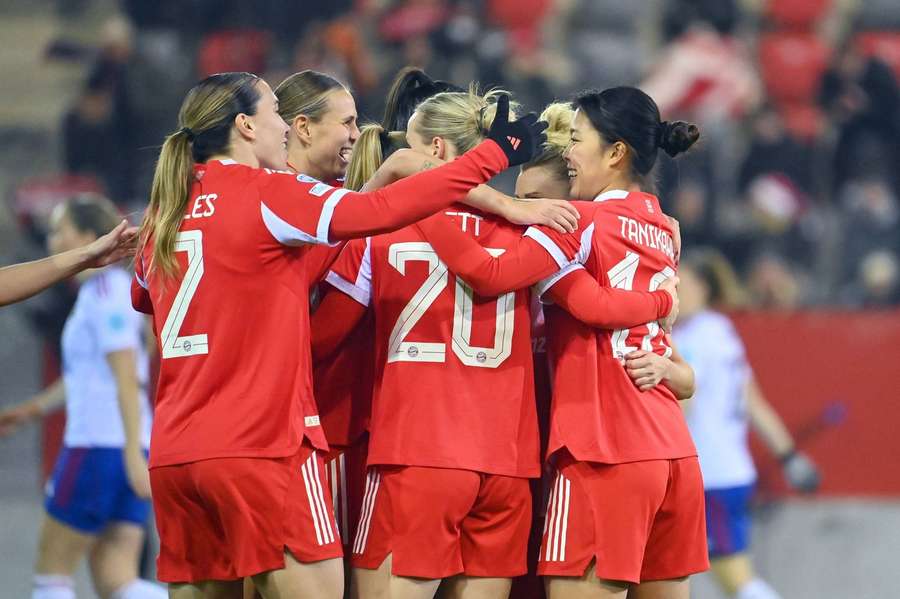 Die Damen des FCB ziehen ins Viertelfinale ein. Die Damen des FCB ziehen ins Viertelfinale ein.