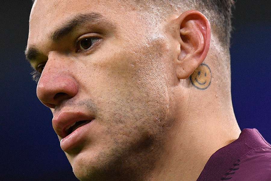 Ederson må formentligt se kampen fra bænken