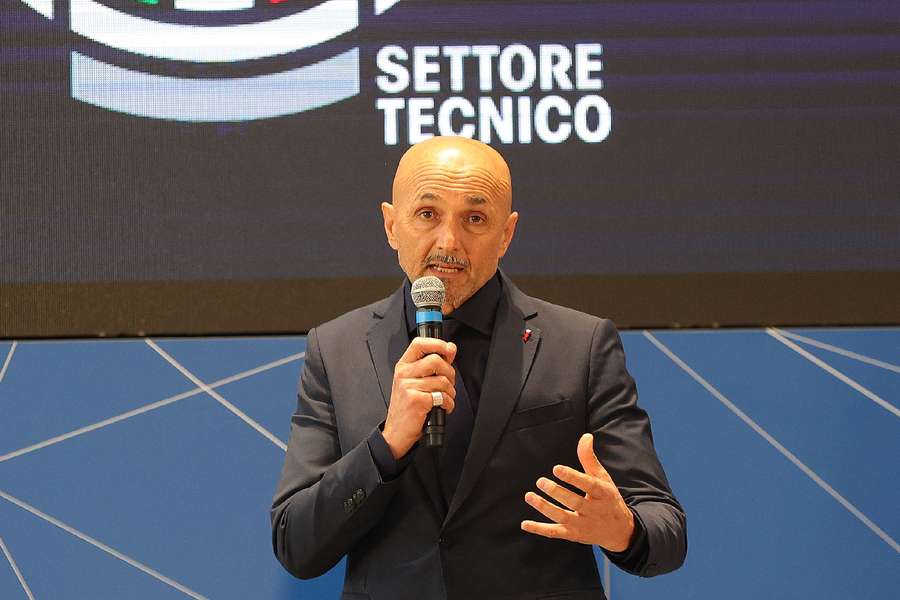 Spalletti defende mudanças profundas na seleção italiana 