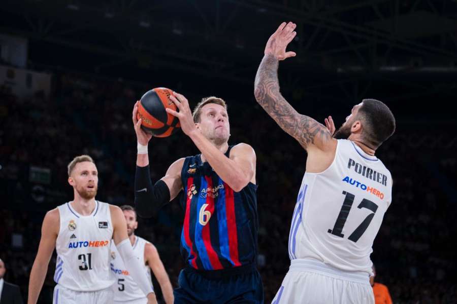 Češi s Barcelonou na triumf v Superpoháru nedosáhli, podlehli Realu Madrid