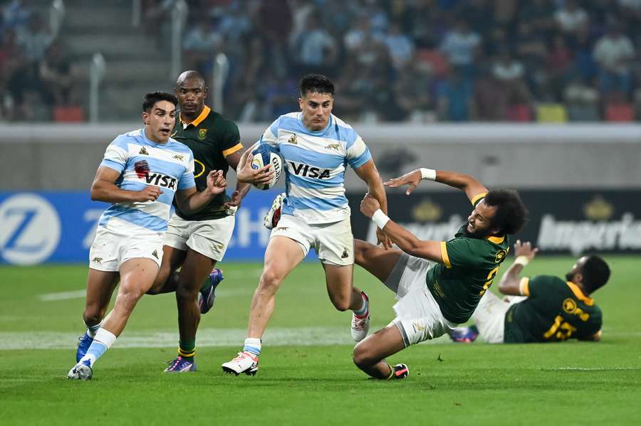 Tomas Albornoz (centre) evades South Africa's Jaden Hendrikse