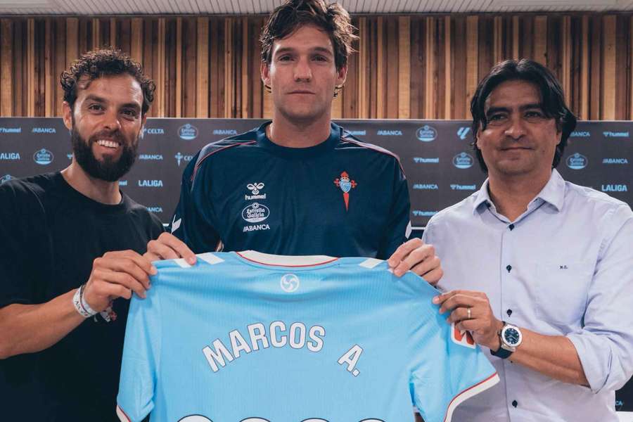 Marcos Alonso, durante la presentación oficial de su renovación
