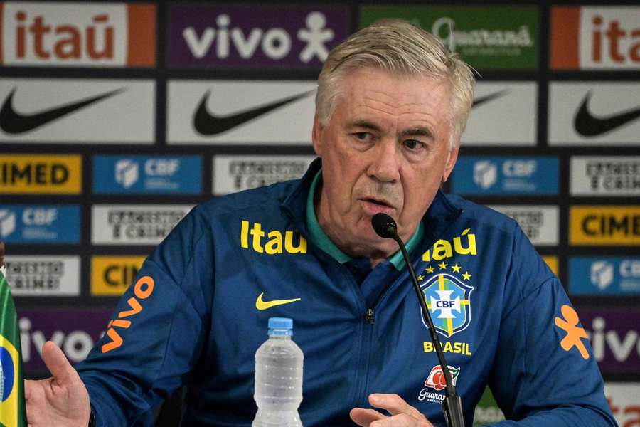 Ancelotti em entrevista coletiva na véspera de Brasil x Paraguai Ancelotti em entrevista coletiva na véspera de Brasil x Paraguai