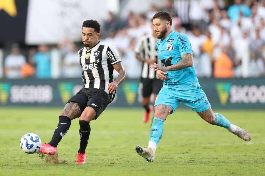 Botafogo e Santos fazem jogo decisivo no domingo (26) Botafogo e Santos fazem jogo decisivo no domingo (26)