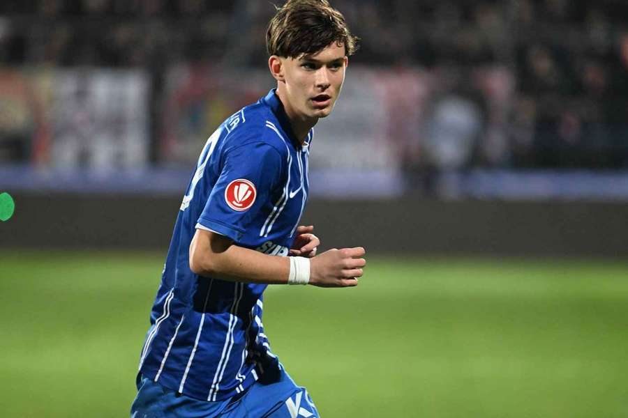 Razvan Marincean, extremo romeno de 17 anos Razvan Marincean, extremo romeno de 17 anos