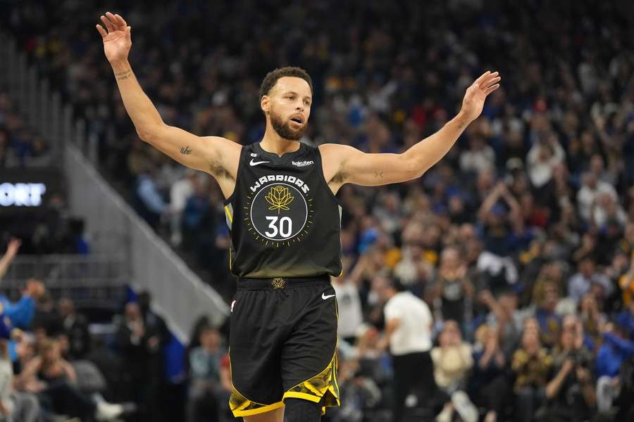 Selvom han er blevet 34 år, så leverer Stephen Curry stadig basketball på allerhøjeste niveau.