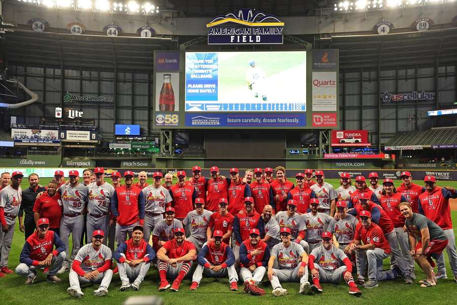 Jogadores do St. Louis Cardinals comemoram título da divisão central da Liga Nacional e agora miram os Playoffs da MLB