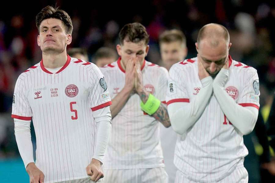 Joachim Maehle, Pierre-Emile Hojerg and Christian Eriksen disappointed after the shootout in Prague