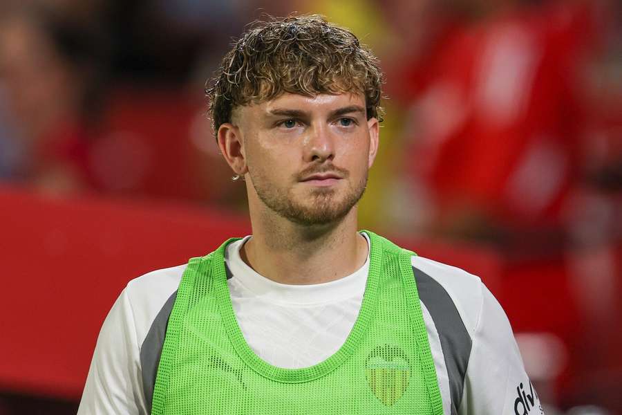 Harvey Elliott handed a 0/10 and called a "thin-skinned child" after horror red card Harvey Elliott handed a 0/10 and called a "thin-skinned child" after horror red card