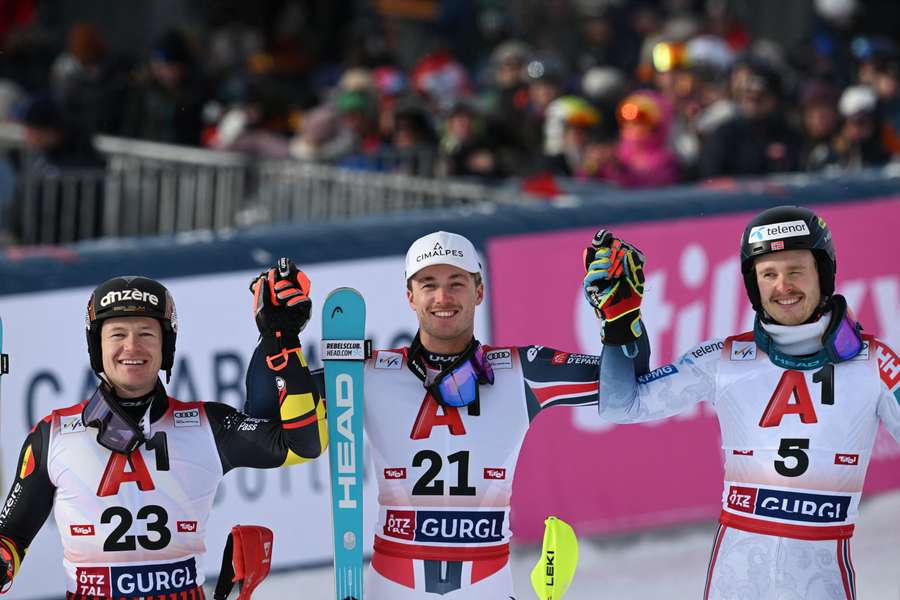 Paco Rassat celebrates win