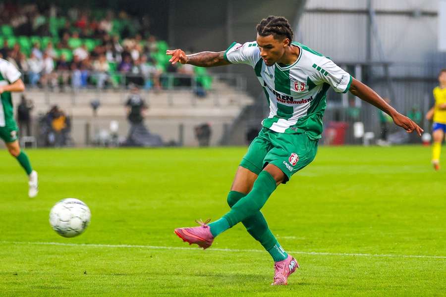 Yannick Eduardo se narodil české matce a angolskému otci. Zároveň má však i nizozemské občanství.