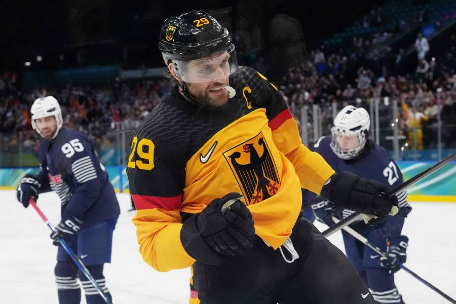 Leon Draisaitl dával první gól Německa při výhře nad Francií 4:1.