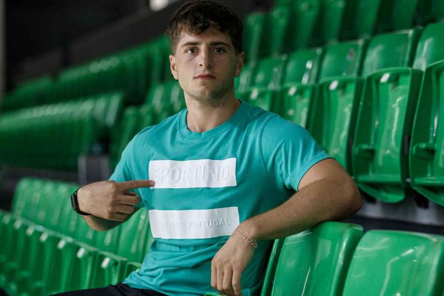 Nil Cervera apresentado pelo Sporting Nil Cervera apresentado pelo Sporting