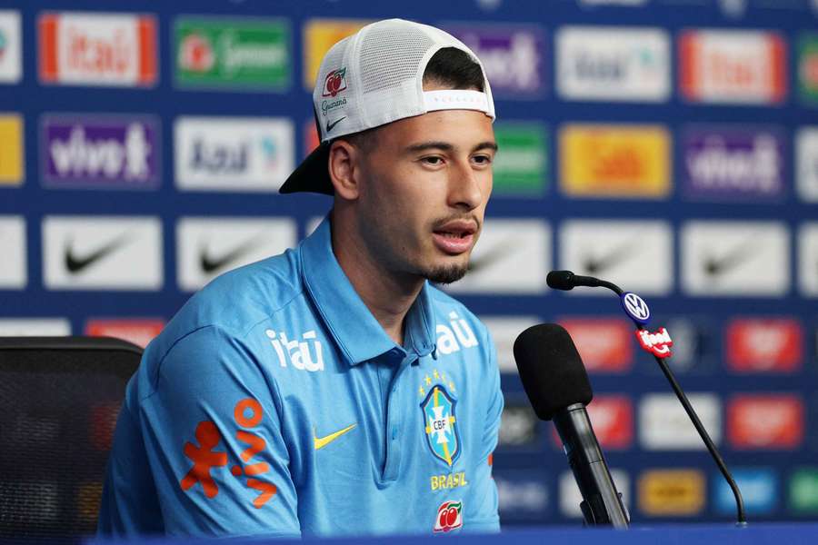 Martinelli speaks to the press