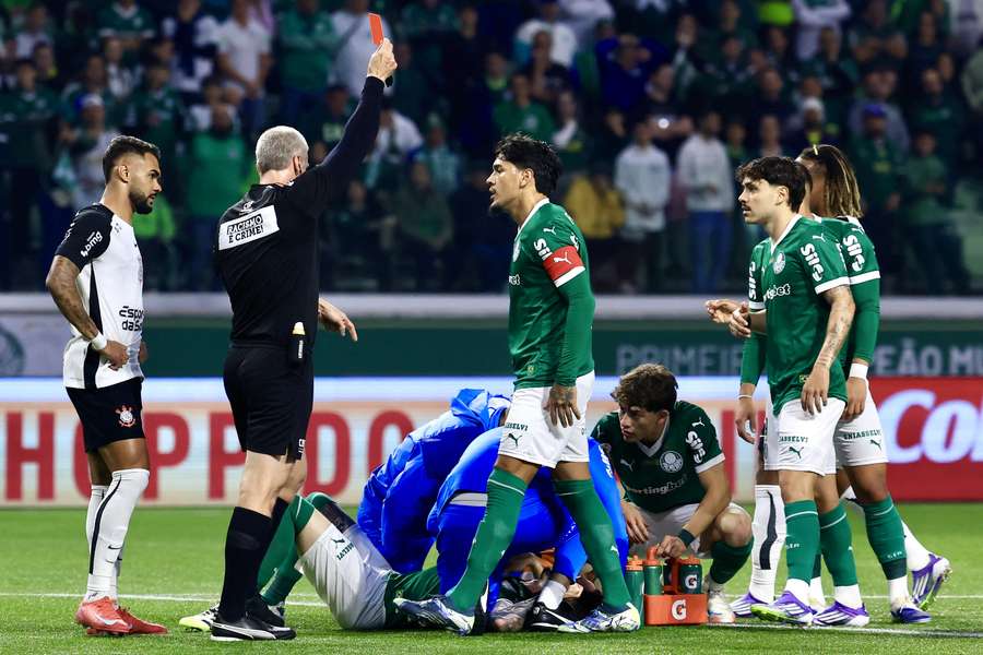 A expulsão de Aníbal Moreno ditou os rumos do jogo