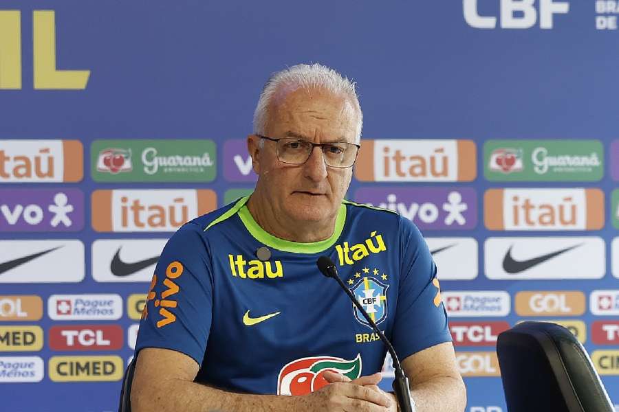 Dorival Júnior durante entrevista coletiva prévia ao jogo desta quinta-feira (10), contra o Chile 