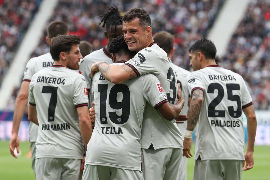 A equipa do Leverkusen desta época é histórica.