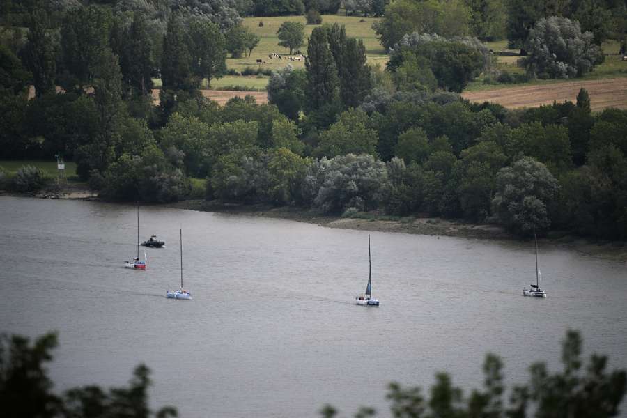 Les skippers sur la Seine vendredi.