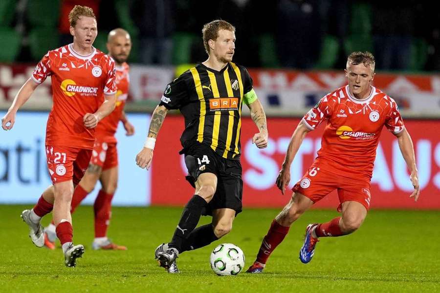 Hacken's Simon Gustafson in possession