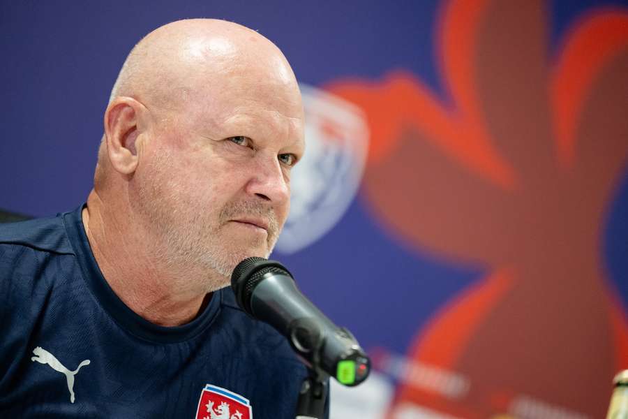 Ivan Hašek na nedělní tiskové konferenci.