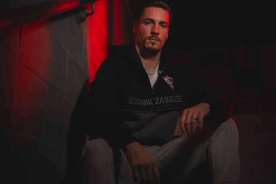 Záložník Lukáš Sadílek si poprvé zahraje v zahraničí. Záložník Lukáš Sadílek si poprvé zahraje v zahraničí.